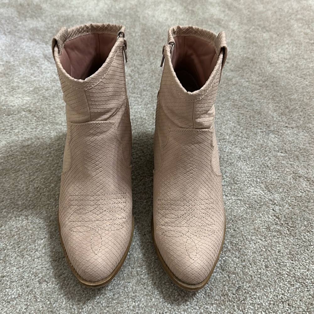 Nude Cowgirl boots
